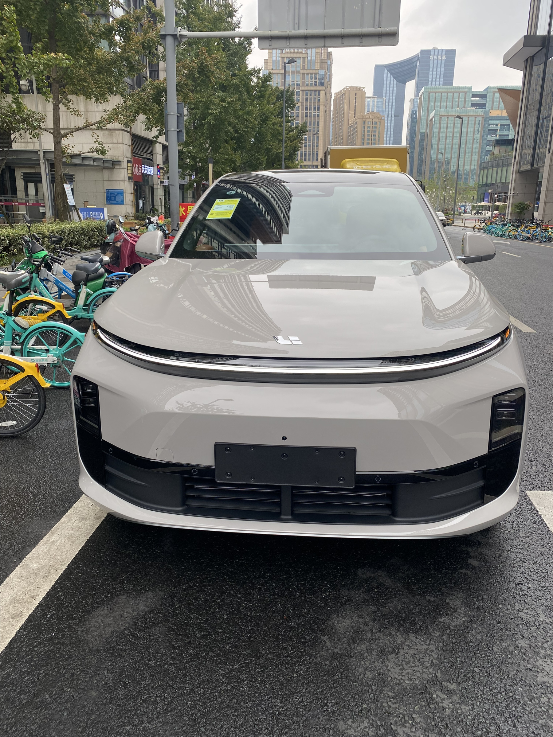 AG超玩会 MEGA 高压纯电 MPV